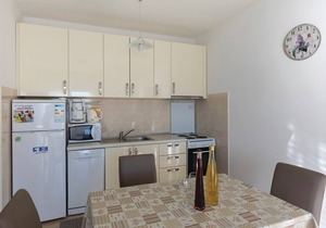 Gorgeous apartment in Klek with WiFi