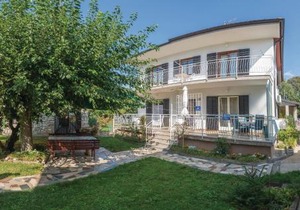 Gorgeous Apartment In Lovrecica With Wifi in Lovrečica