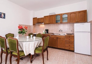 Gorgeous apartment in Turanj
