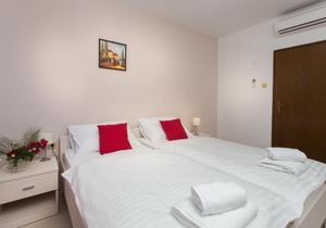 guest house rosa bianca - double or twin room with partial sea view 1