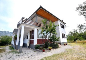 Holiday apartment mit Klimaanlage und Balkon