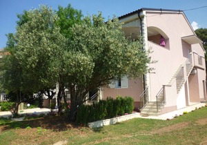 Holiday apartment mit Klimaanlage und Balkon