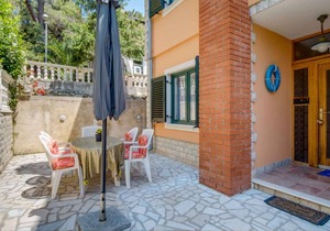 Holiday apartment only 30 m from the beach