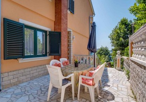 Holiday apartment only 30 m from the beach