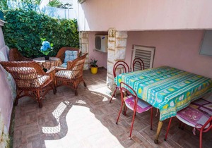 Holiday apartment 10 m from the beach
