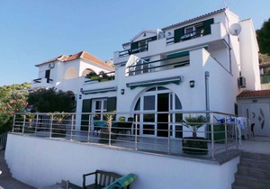 Holiday apartment facing the sea with terrace