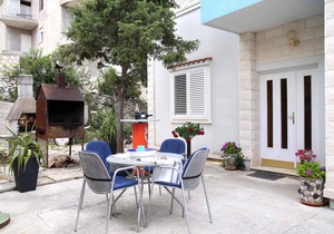 Holiday apartment 10 m from the beach