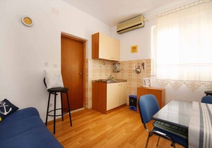 Holiday apartment 10 m from the beach