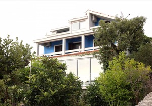 Holiday apartment 10 m from the beach