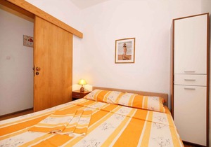 Holiday apartment 10 m from the beach