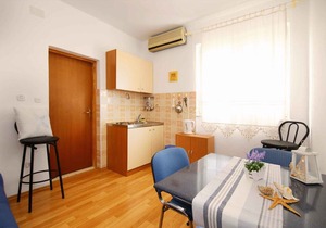 Holiday apartment 10 m from the beach