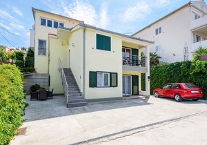 Holiday apartment 30 m from the sea
