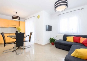 Holiday apartment 30 m from the sea
