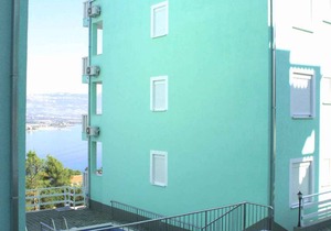 Holiday apartment with pool and sea view