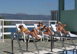 Holiday apartment with pool and sea view