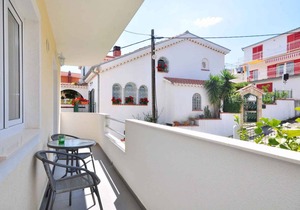 Holiday apartment with use of pool