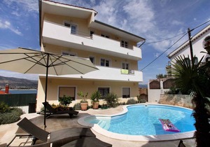 Holiday apartment with use of pool