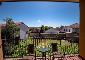 Holiday apartment mit Klimaanlage und Balkon