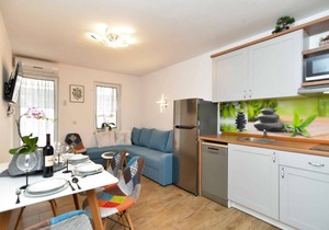 Holiday apartment mit Pool und Klimaanlage