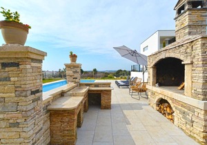 Holiday apartment mit Pool und Klimaanlage