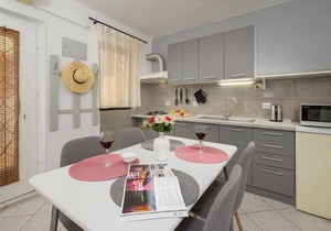 Holiday apartment Pula for 1 - 4 persons with 2 bedrooms - Holiday apartment in one or multi-family