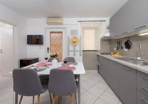 Holiday apartment Pula for 1 - 4 persons with 2 bedrooms - Holiday apartment in one or multi-family