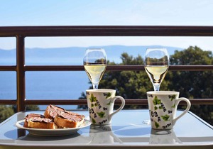 Holiday apartment with balcony and sea view