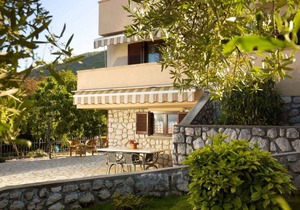 Holiday apartment with sea view
