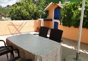 Holiday apartment with sea view 50 m from the beach