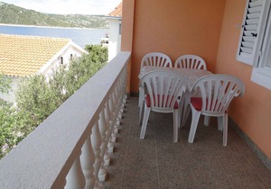 Holiday apartment with sea view 50 m from the beach
