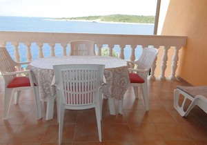 Holiday apartment with sea view 50 m from the beach