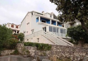 Holiday apartment With sea views and first rich to the sea