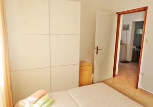 Holiday apartment with air conditioning and terrace with sea view