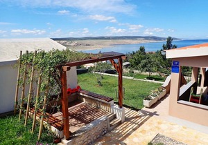 Holiday apartment with air conditioning and terrace with sea view