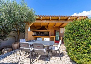 Holiday apartment with shared pool and balcony
