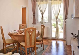 Holiday apartment with terrace and air conditioning