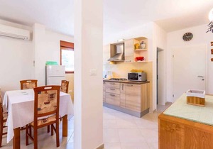 Holiday apartment with air conditioning and barbecue