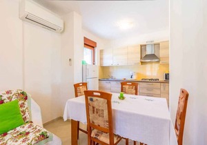 Holiday apartment with air conditioning and barbecue