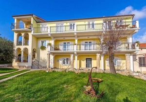 Holiday apartment with garden for common use
