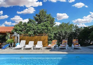 Holiday apartment with Pool and Internet