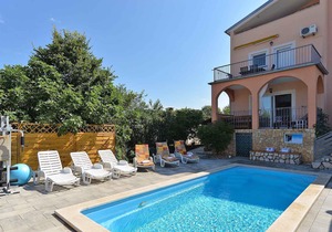 Holiday apartment with Pool and Internet