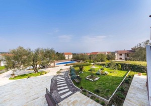 Holiday apartment with Pool