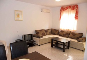 Holiday apartment with pool and sea view