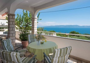 Holiday apartment with sea view and barbecue facilities