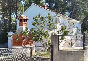 Holiday home 50 m from the sea
