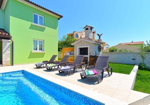 Holiday home in a quiet location with an outdoor pool