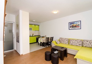 Holiday Home Jasenka Trstenik - Duplex One Bedroom Apartment with Terrace and Side Sea View