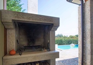 Holiday home with pool and air conditioning