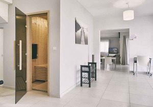 Holiday home with pool and air conditioning