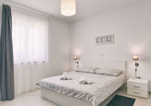 Holiday home with pool and air conditioning